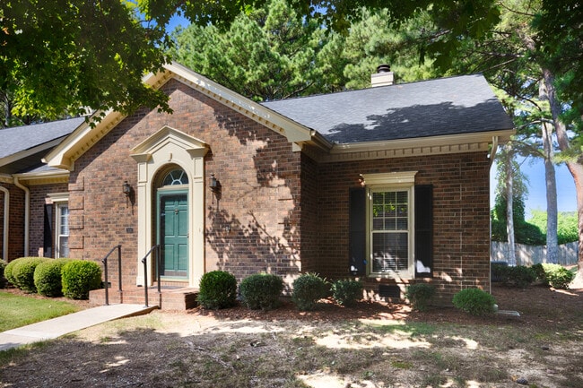 Building Photo - Barnes - 324 Iverness Drive