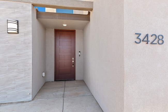 Building Photo - Newer Construction Home located in Mesa Village