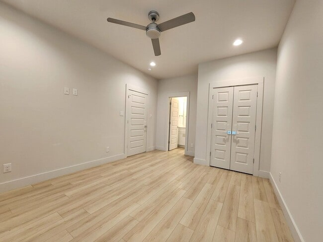 Building Photo - Gulf Shores 2/2.5 cottage available now