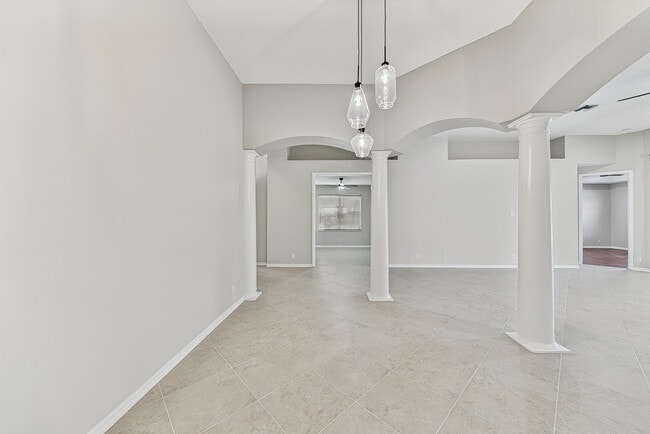 Building Photo - 12325 Cascades Pointe Dr