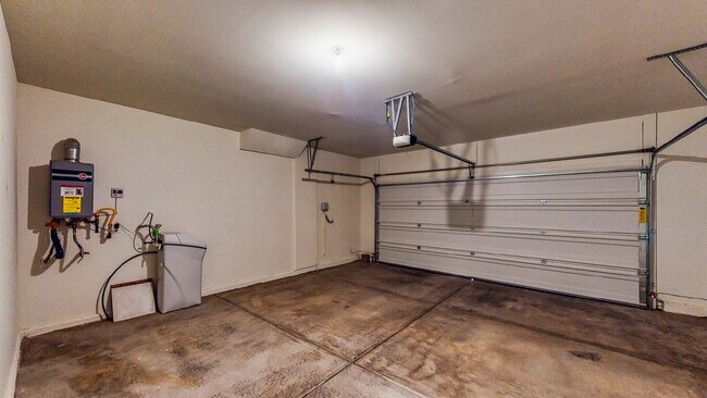 Building Photo - Beautiful 4-bedroom, 3-bath home with a loft.