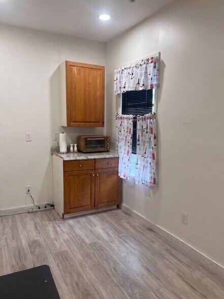 Building Photo - 324 Naugatuck Ave