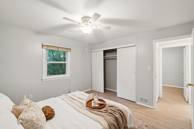 Building Photo - Charming Updated 4BR/2BA Cape Cod in Twinbrook- Rockville