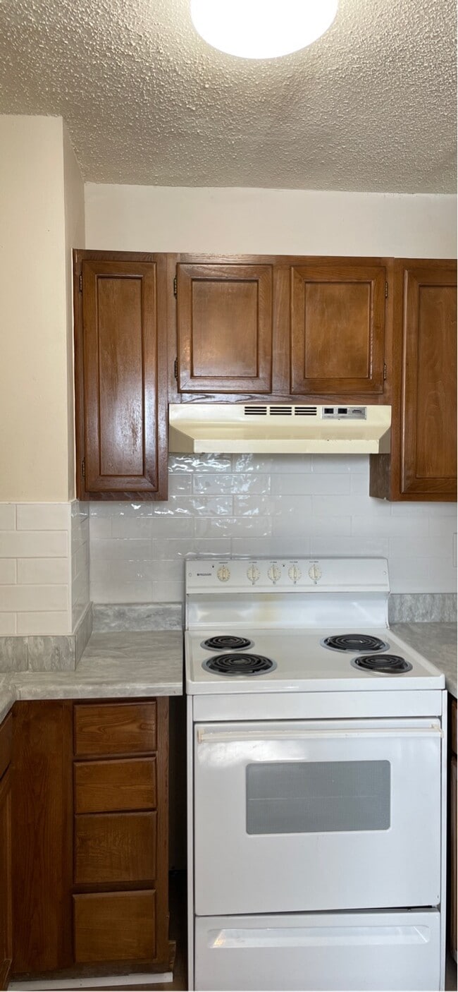 Building Photo - 401 Shadow Oaks Dr