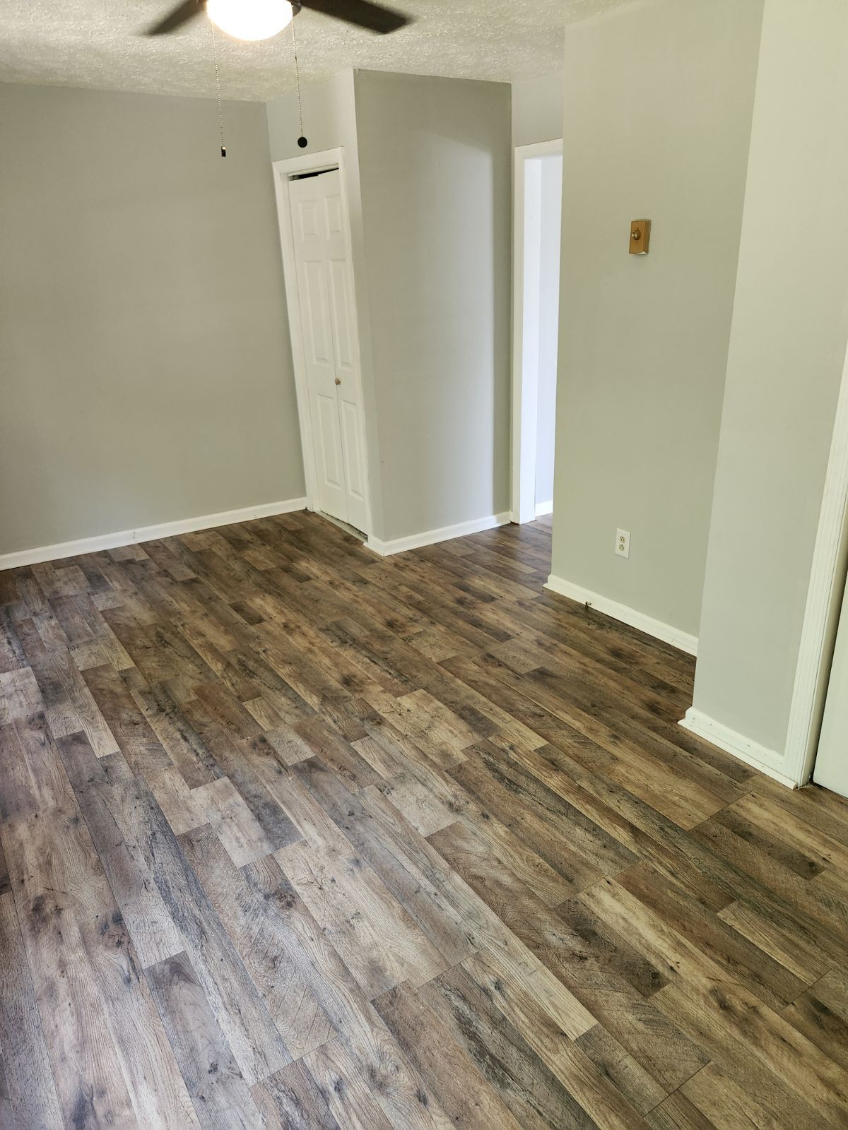 Building Photo - 177 S Cedar Acres