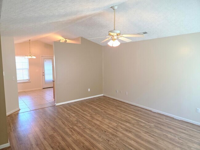 Building Photo - 209 Lucille Dr