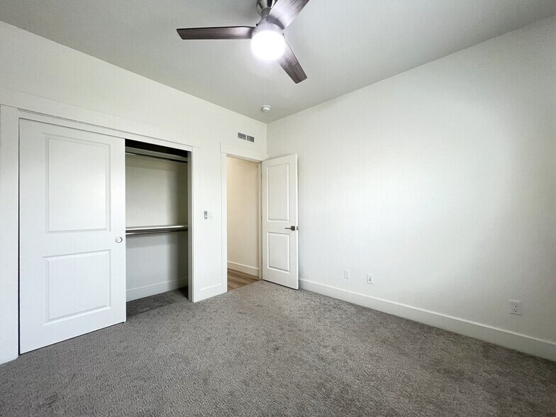 Building Photo - 2370 W Herron Ridge Dr