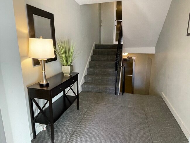 Building Photo - 26 Custer St