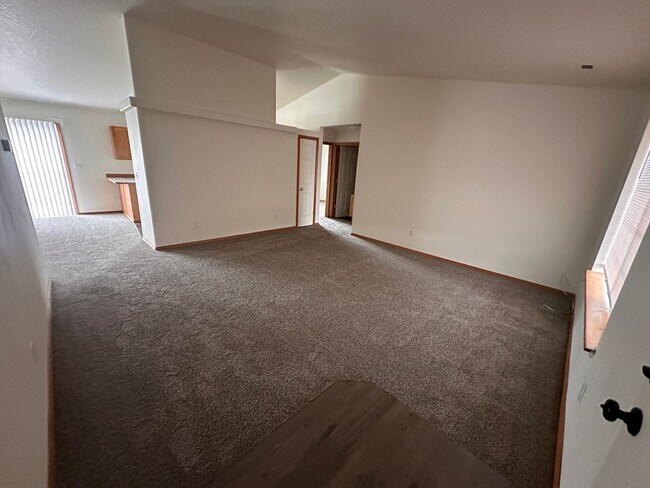 Building Photo - 7820 Three Rivers Dr