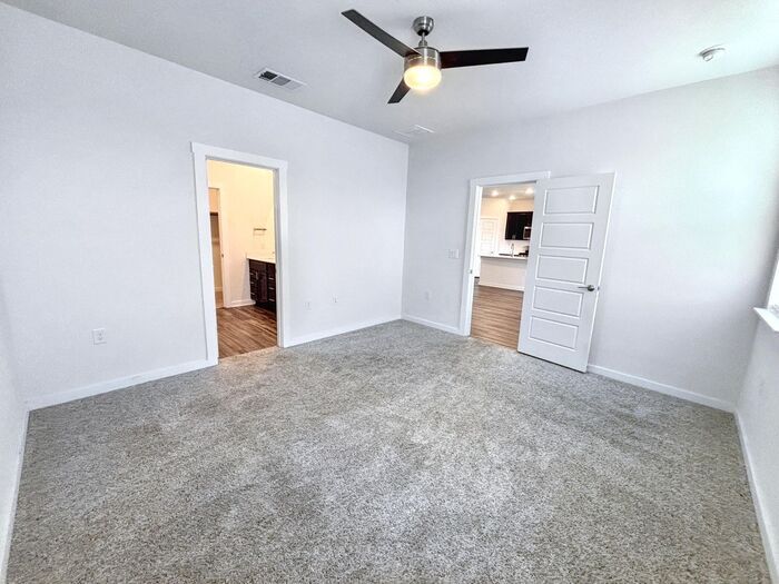 Building Photo - 14005 Lubeck Dr