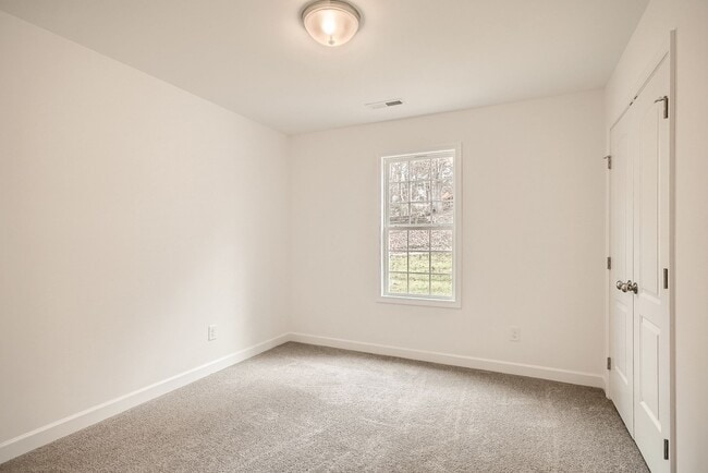 Building Photo - Like new house in nice Concord location!!