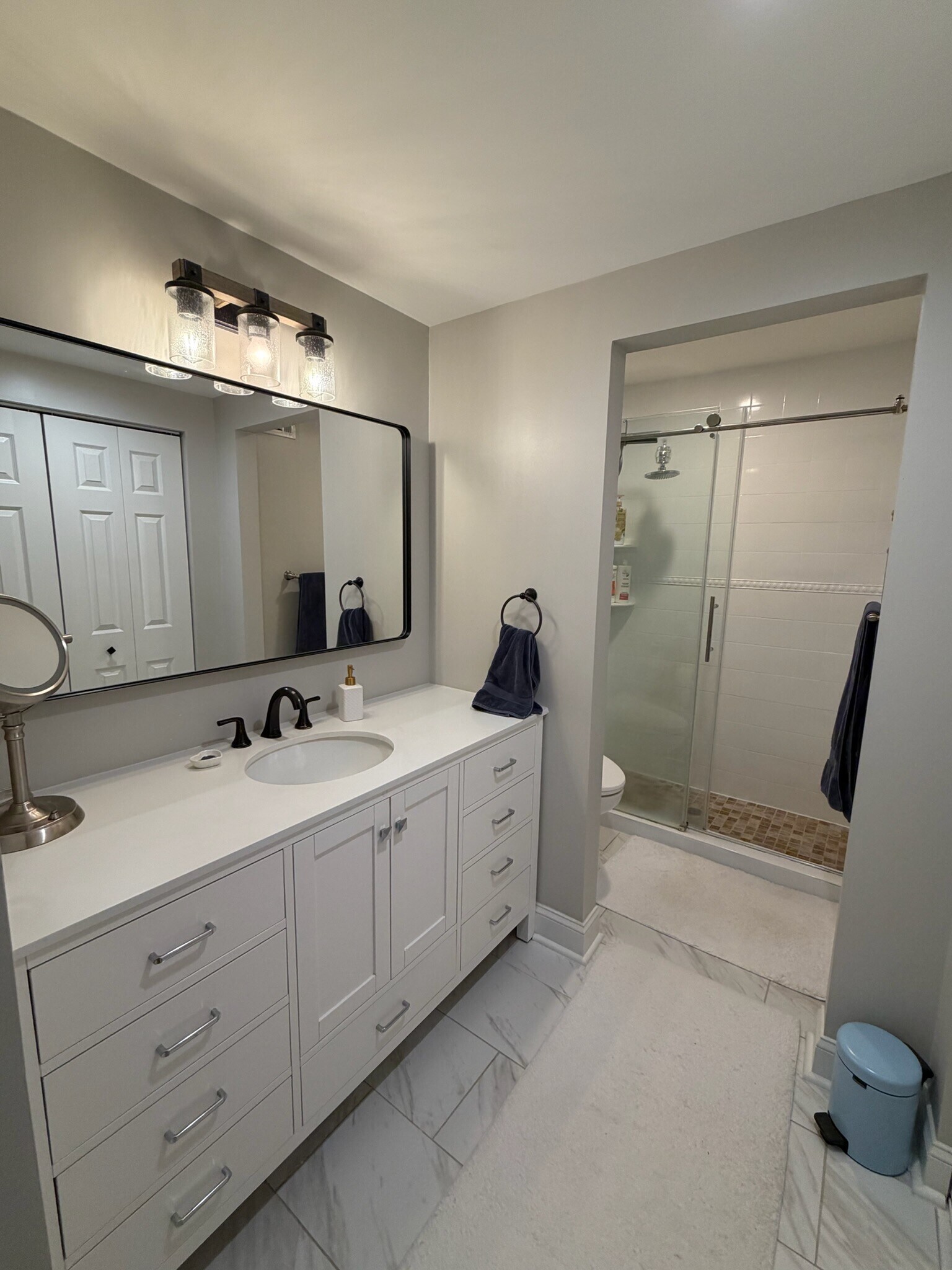 Building Photo - 7602 Lakeside Village Dr