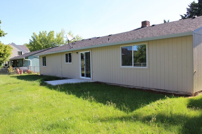 Building Photo - Single Family Home