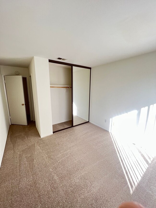 Building Photo - 2 Bedroom Condo in Del Mar Highlands.