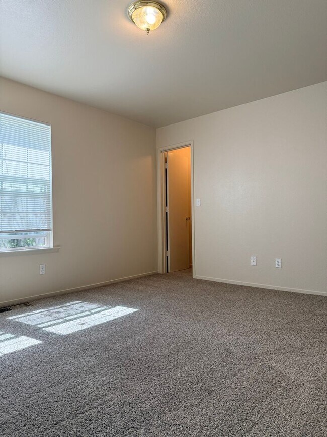 Building Photo - 1277 Sunrise Dr