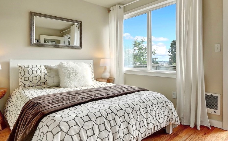 West bedroom - also perfect as a WFH office - 4253 Palatine Ave N