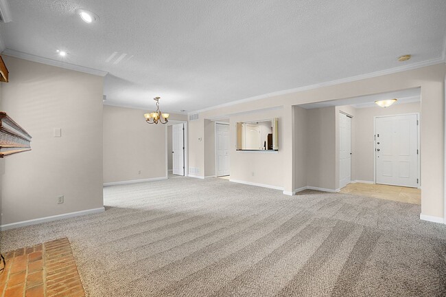 Building Photo - Spacious 2-Bedroom, 2-Bath Condominium in ...