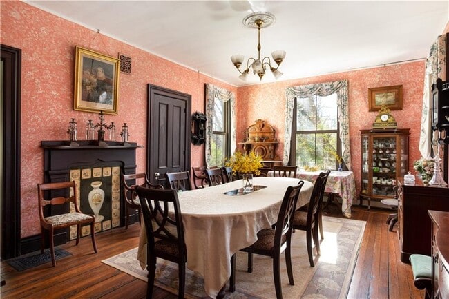 Building Photo - 138 Elm Dr