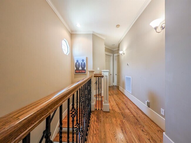 Building Photo - 1126 W 17th St