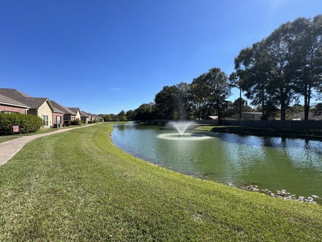 Building Photo - Newly updated! 3 bd, 2 bath condo in Zacha...