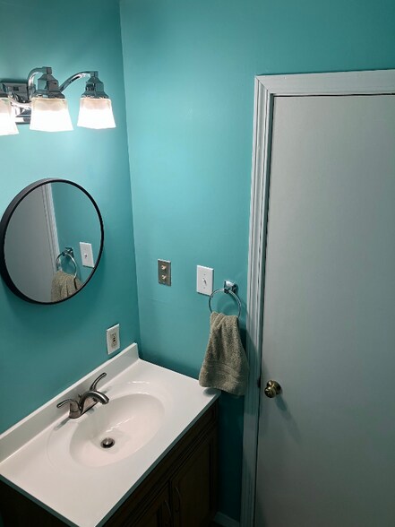 Building Photo - 80 Damon Rd