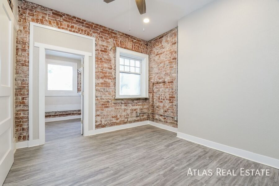Building Photo - 1220 Corona St
