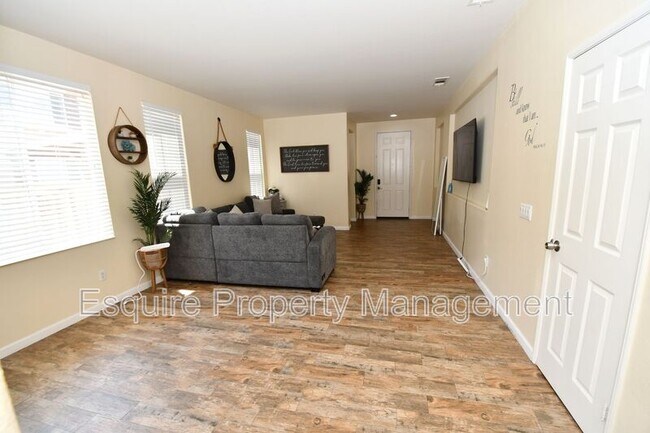 Building Photo - 371 Huerta St