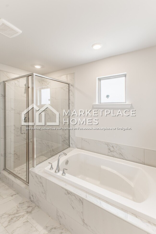 Building Photo - 212 Stockyard Cir