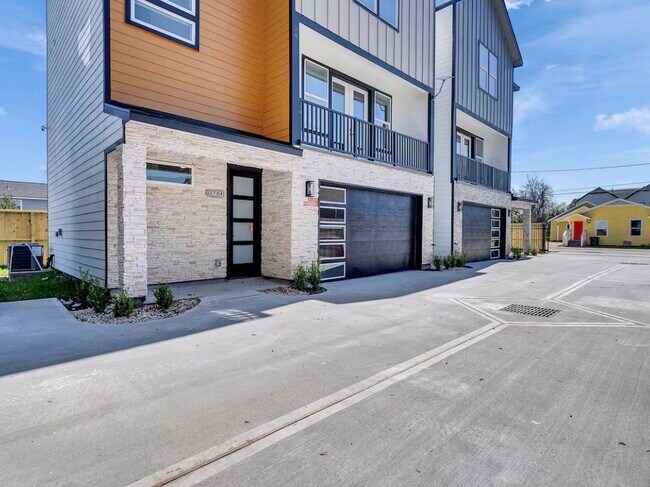 Building Photo - 2711 Berry St