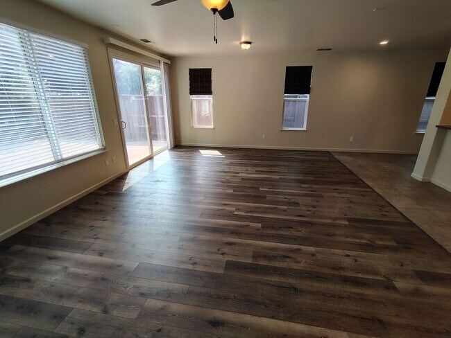 Building Photo - 363 Cabernet Dr
