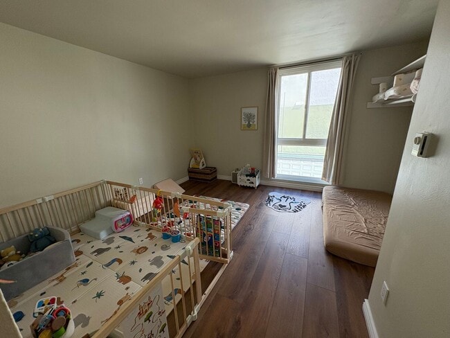 Building Photo - 2+2 Buenaventura Gardens Condo