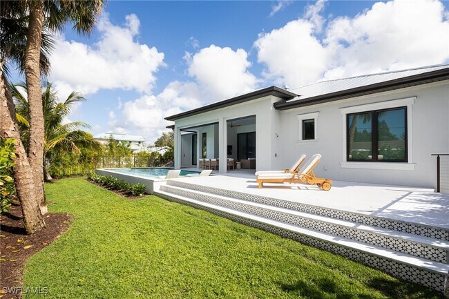 Building Photo - 1257 11th Ct N