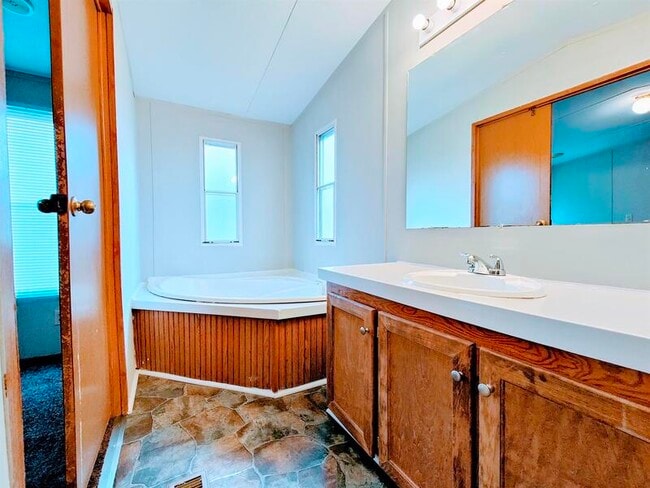 Building Photo - 308 Sunshine Dr