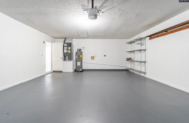 Building Photo - 111 Lobelia Rd