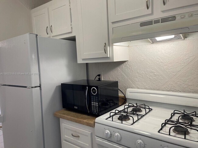Building Photo - 1655 W 44th Pl