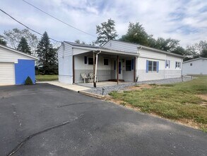 Building Photo - Pet-Friendly single family with large deta...