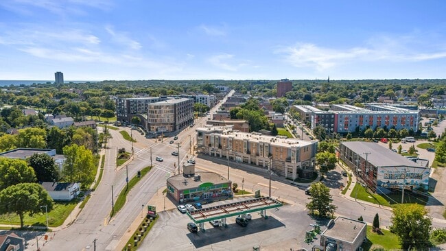 Building Photo - 2121 S Kinnickinnic Ave