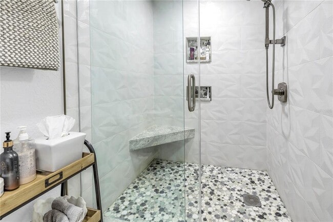 Building Photo - 800 Madonna Blvd