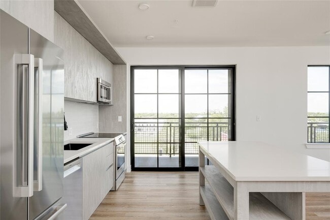 Building Photo - 4315 S Congress Ave