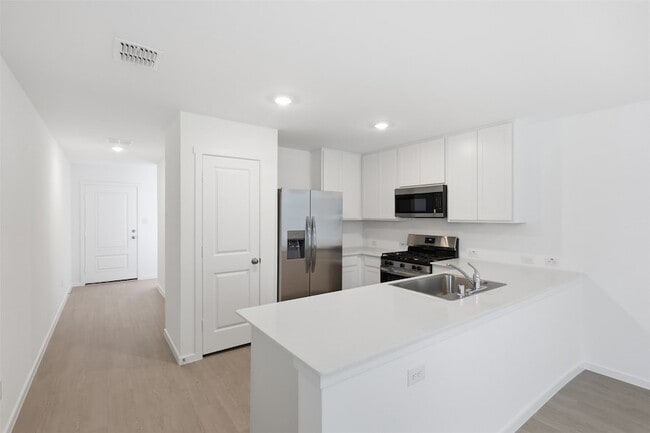 Building Photo - 3040 Campeiro Ave