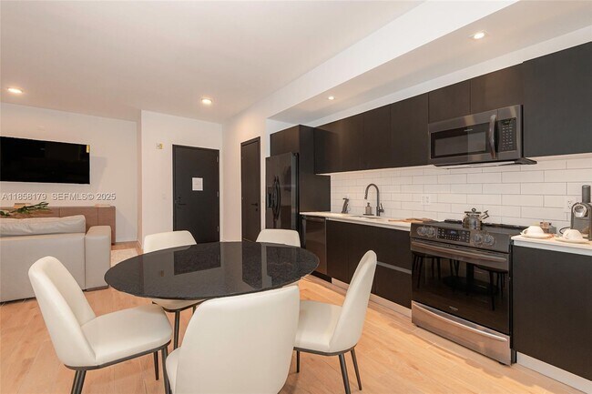 Building Photo - 398 NE 5th St