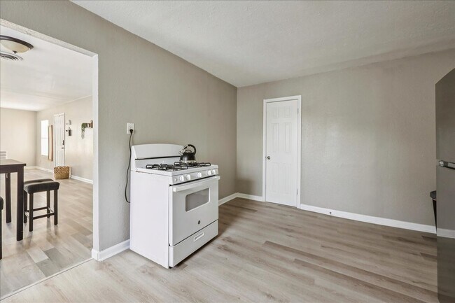 Building Photo - 1010 West Dr