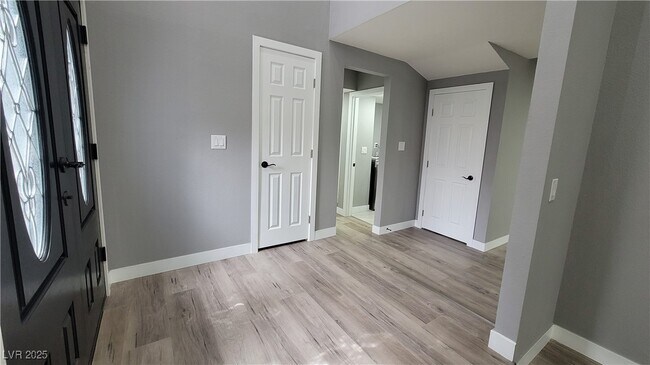 Building Photo - 2600 Sidonia Ave