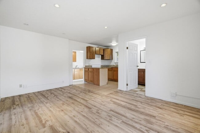 Building Photo - 511 Buel Ave