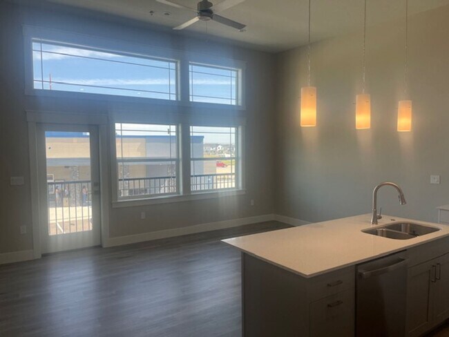 Building Photo - Just Completed Special! Easy - turn key Li...