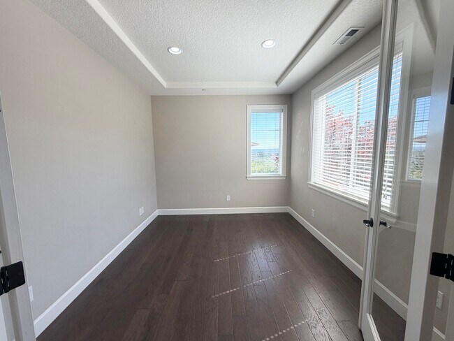 Building Photo - Beautiful 5 Bedroom with Den/Office and Large Bonus Room in Bethany Ridge!!!