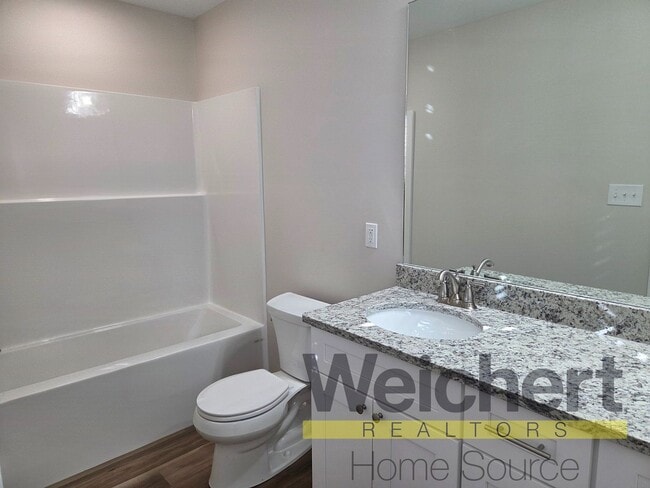 Building Photo - 3 Bed 2 bath home on corner lot