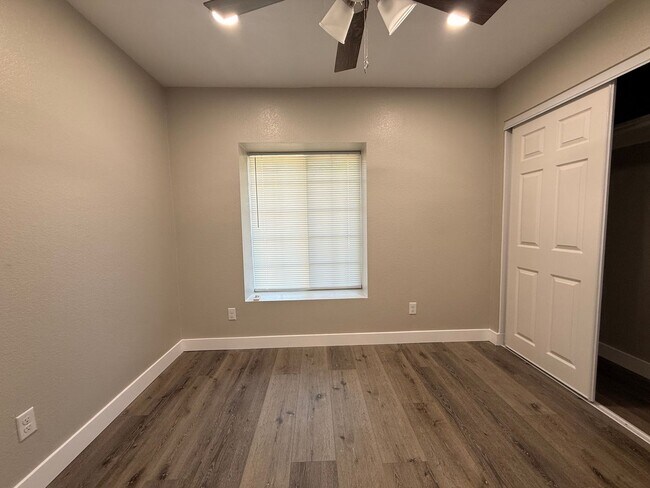 Building Photo - 7021-7023 Rutland Street