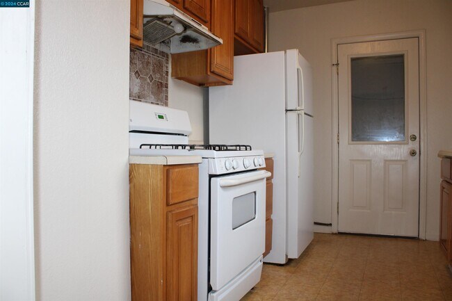 Building Photo - 578 Civic Center St