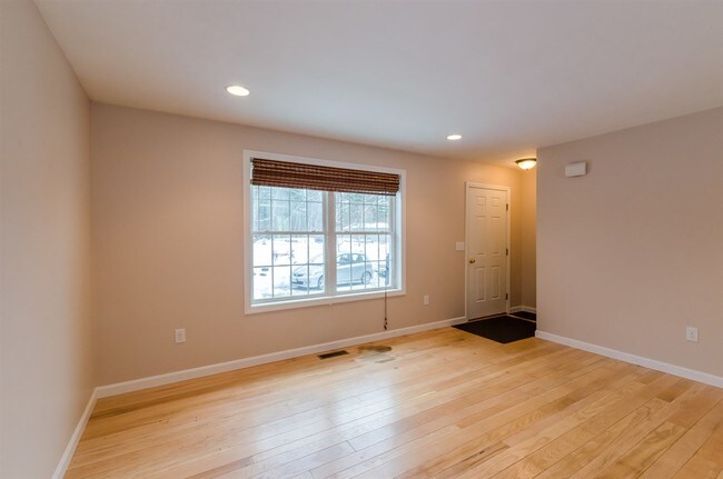 Building Photo - 60 Russell Hill Rd